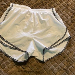 Nike Women’s Tempo Running Shorts NWOT  - Size Medium 🏃‍♀️